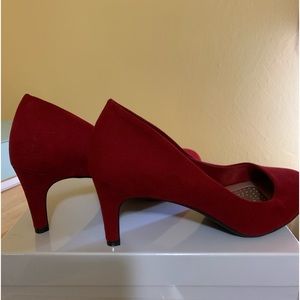 Red heels, excellent condition